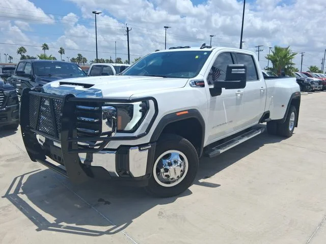 Used 2025 White GMC SLE image 3