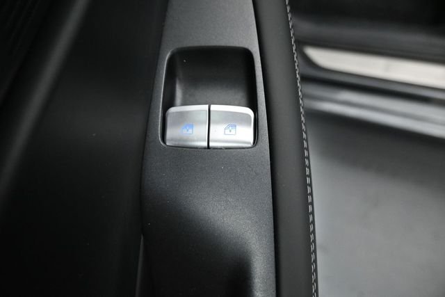 Used 2019 Gray Genesis 3.3T Premium image 14