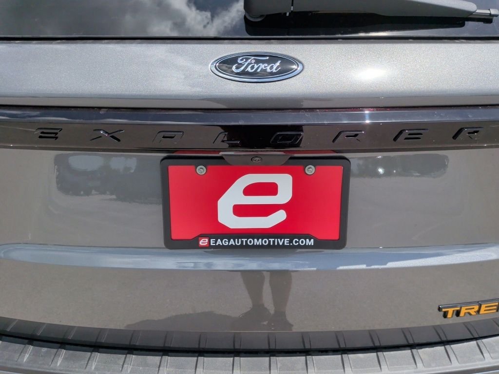 New 2026 Carbonized Gray Metallic Ford Tremor® image 47