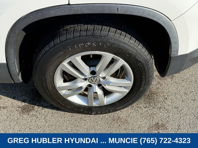 Used 2012 White Volkswagen S image 9