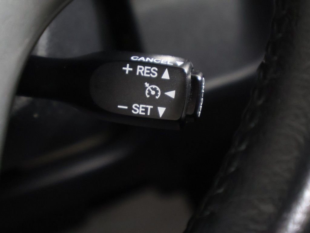 Used 2013 Silver Toyota SE image 37