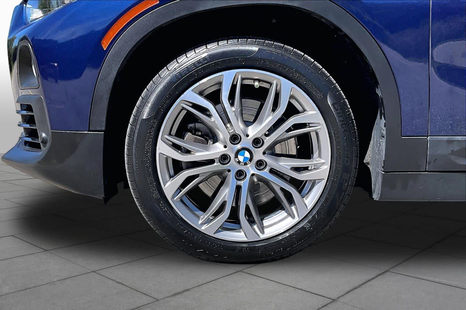 Used 2019 Mediterranean Blue Metallic BMW xDrive28i image 11