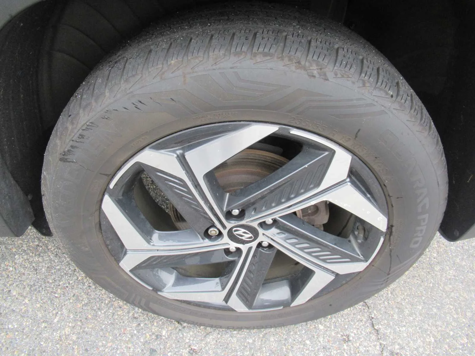Used 2024 Amazon Gray Hyundai SEL Convenience image 9