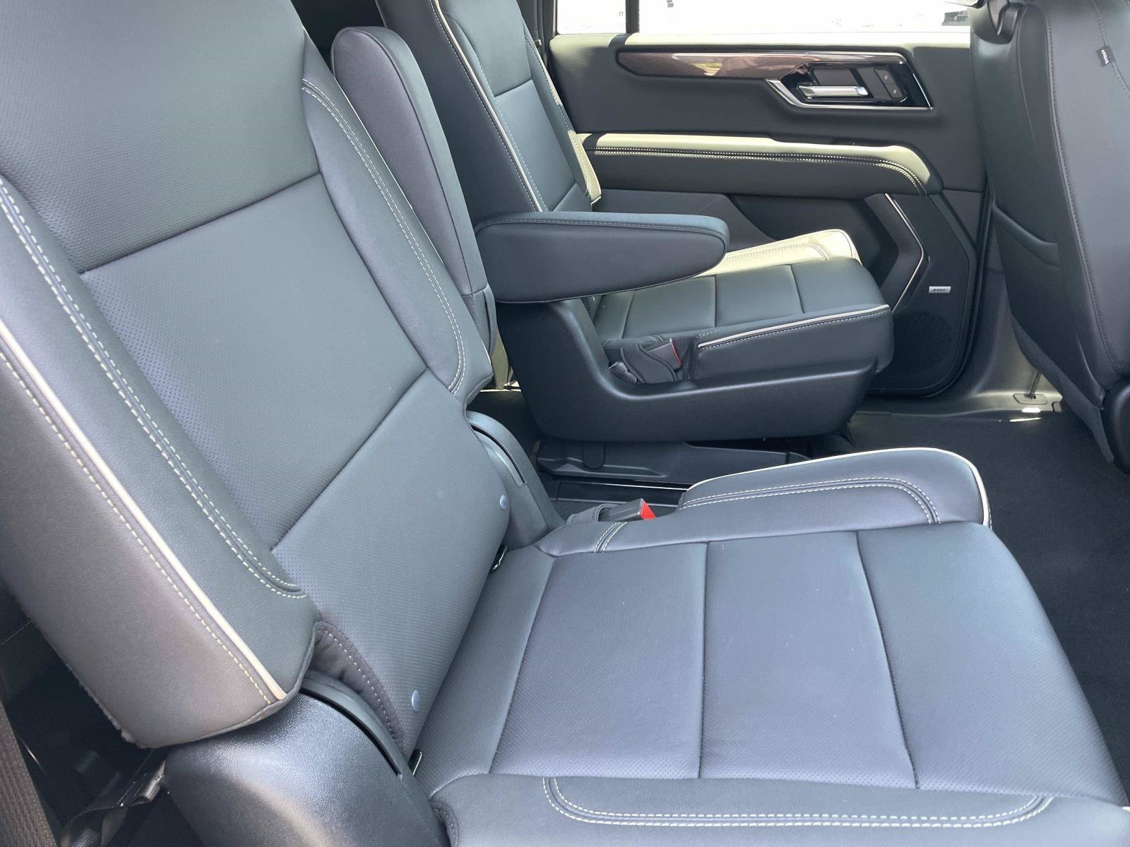New 2026 Sterling Metallic GMC Elevation image 27