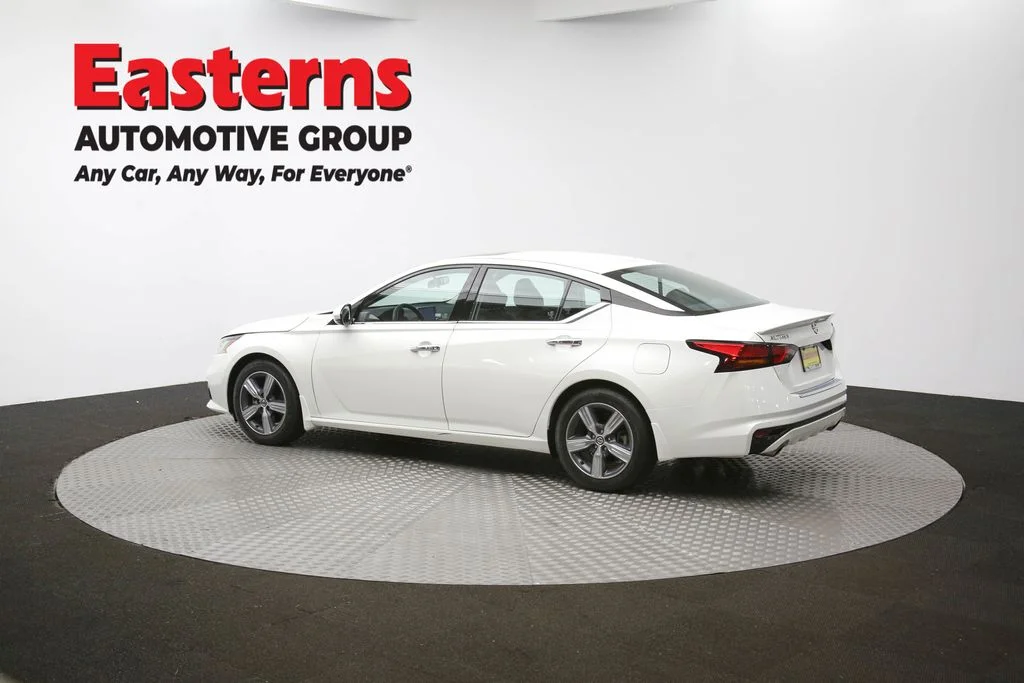 Used 2022 White Nissan 2.5 SL image 61
