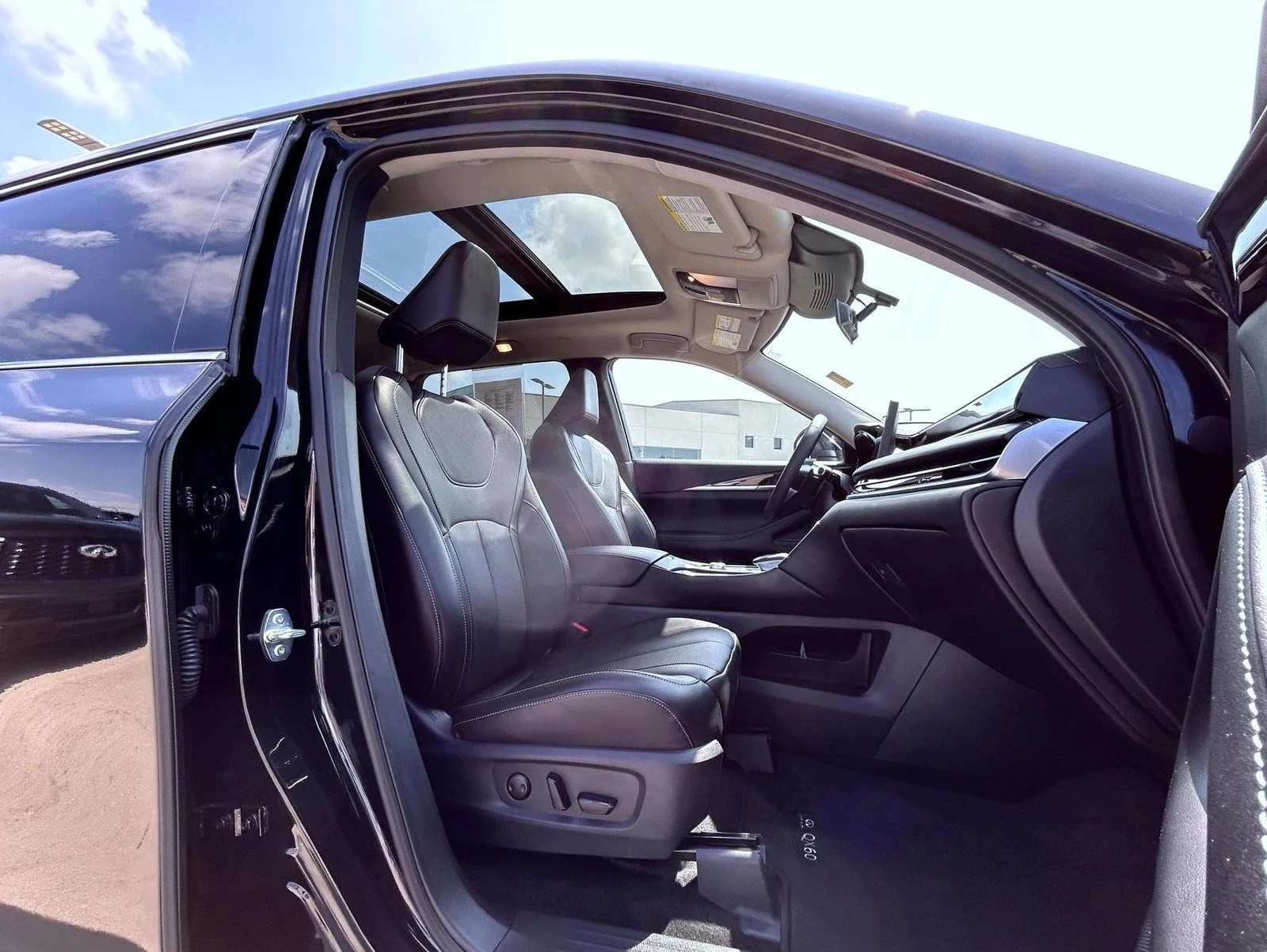 Used 2025 Black INFINITI PURE image 15