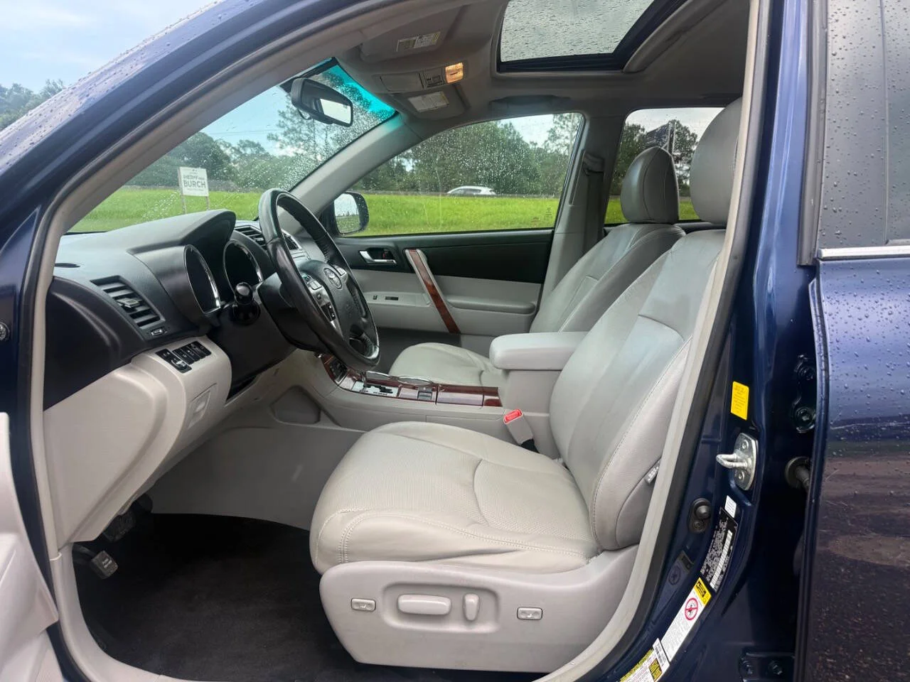 Used 2011 Blue Toyota Limited 4dr SUV image 13