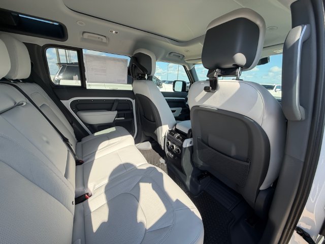 New 2026 Fuji White Land Rover S image 17