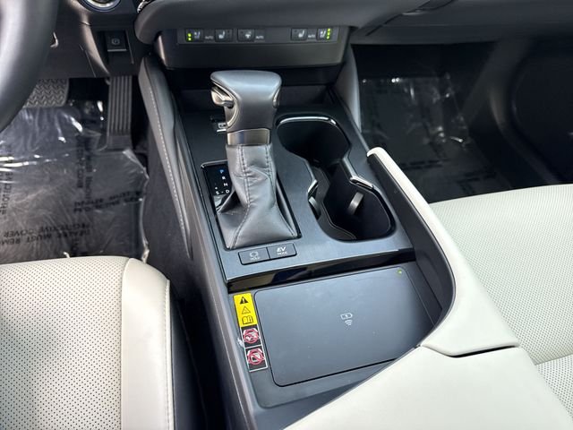 2025 Lexus ES Hybrid 300h - Photo 21