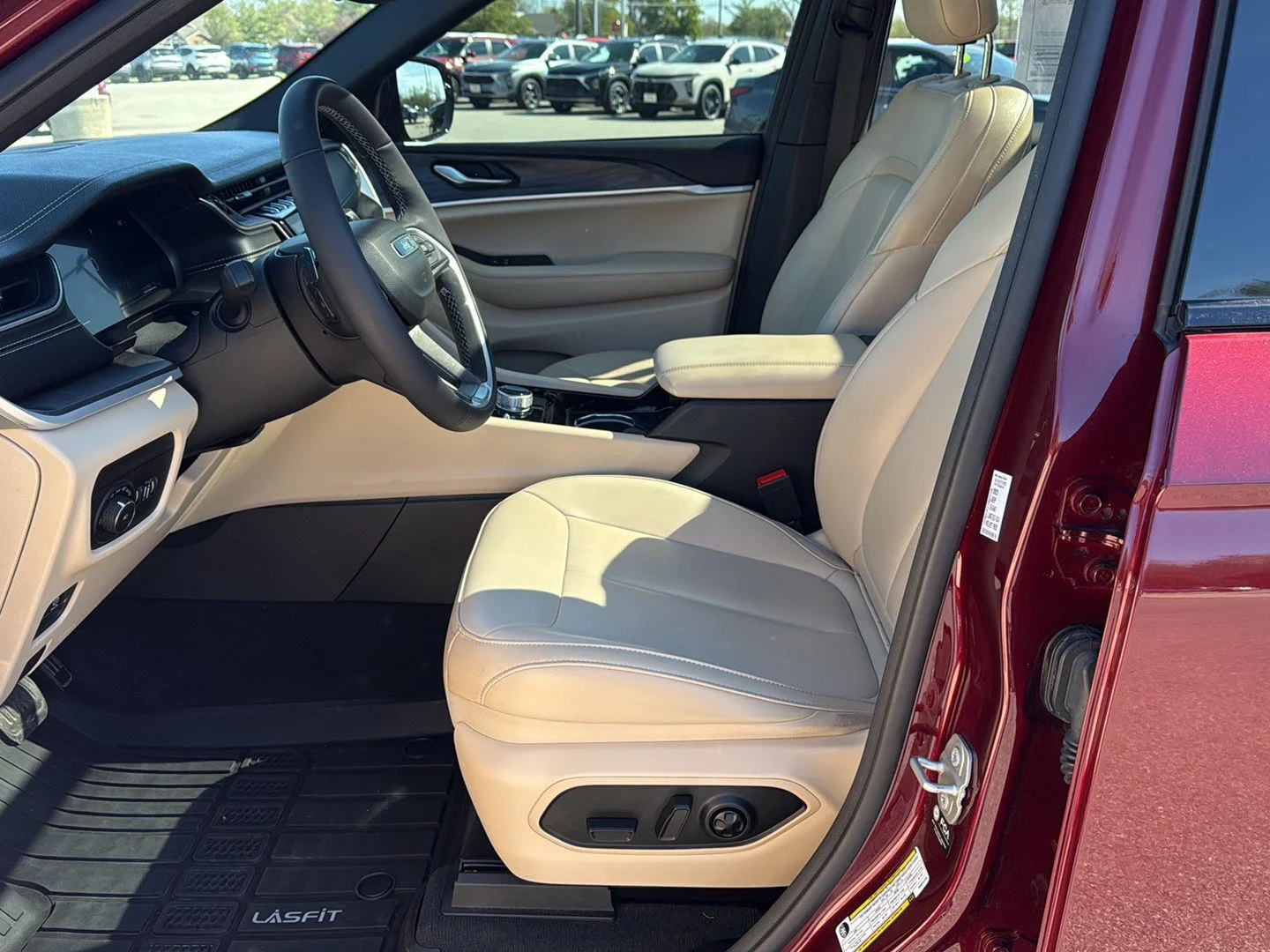 Used 2023 Velvet Red Pearlcoat Jeep Limited image 10