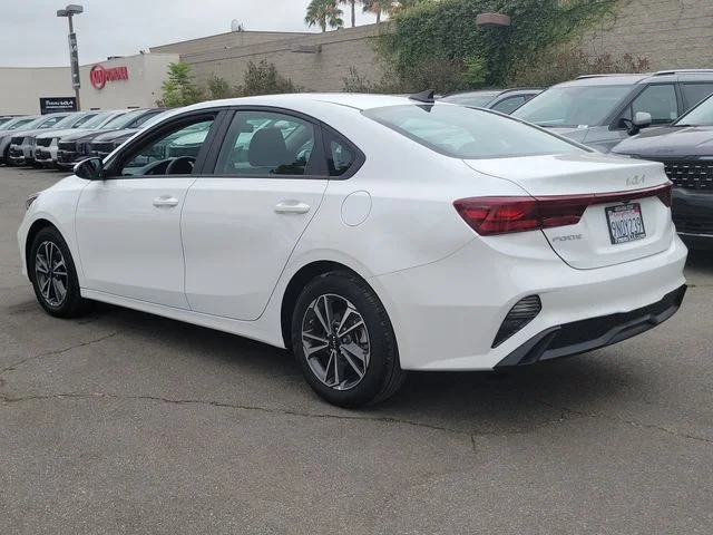 Used 2024 Snow White Pearl Kia LXS image 3
