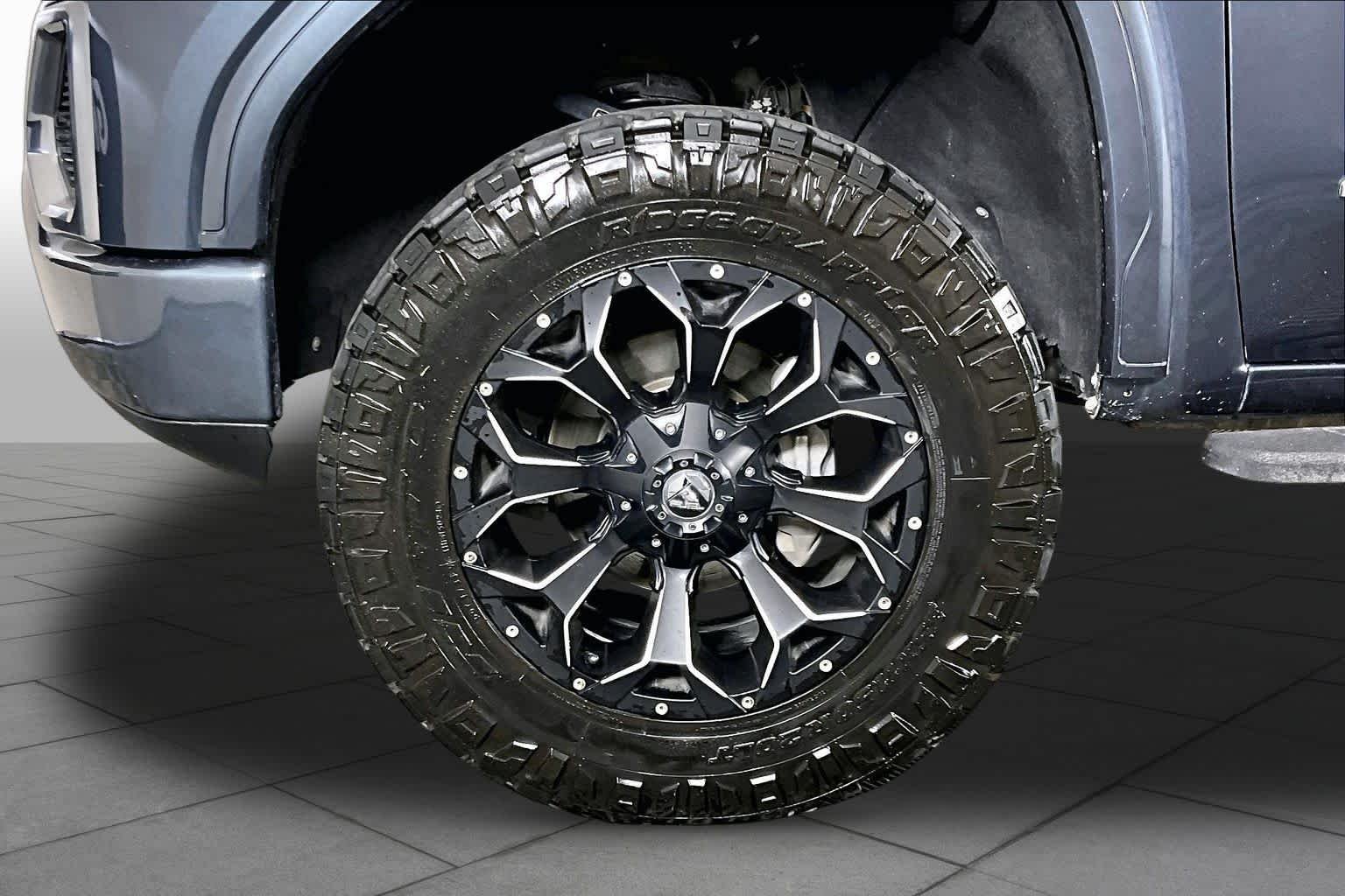 Used 2021 DARK SKY METALLIC GMC AT4 image 11
