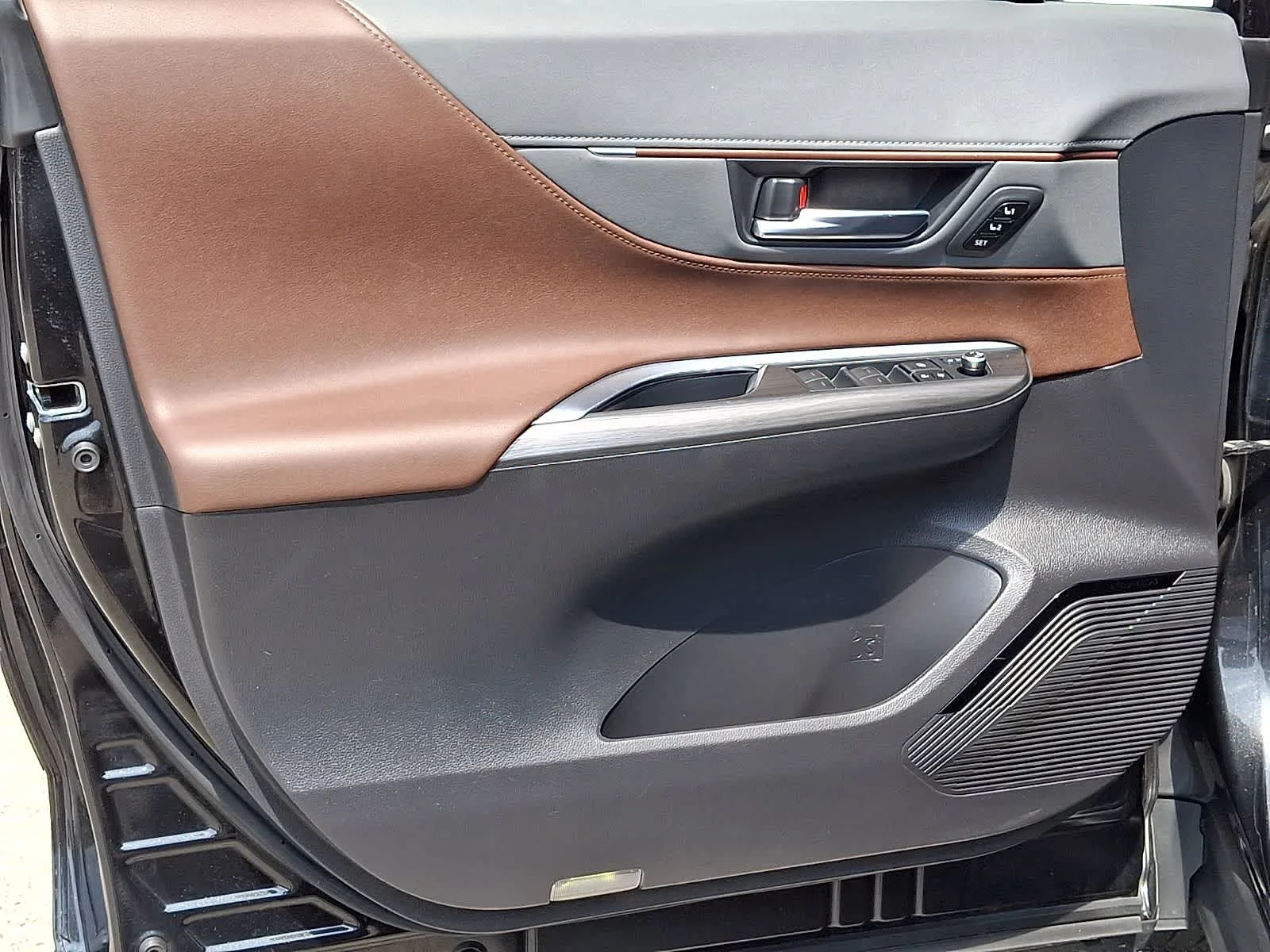 2022 Toyota Venza XLE - Photo 16