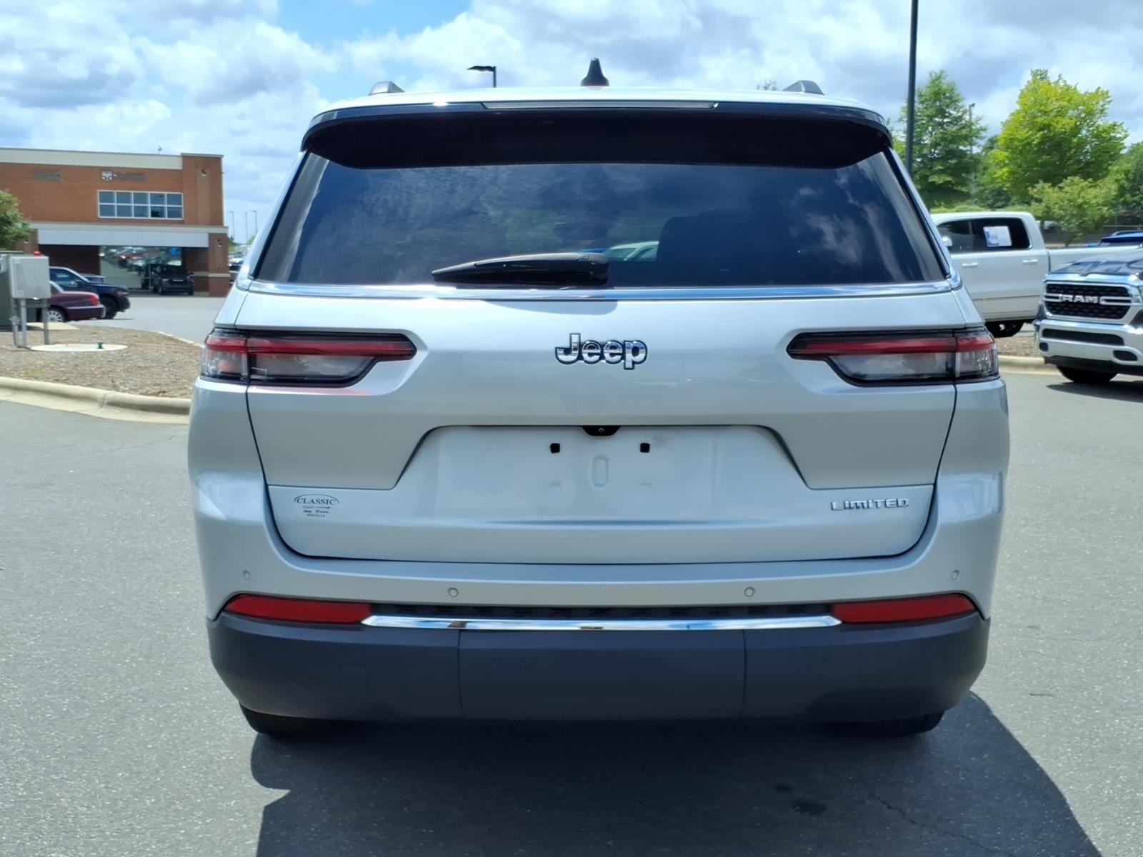 Used 2023 Silver Zynith Jeep Limited image 16