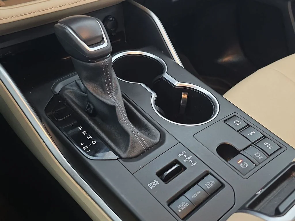 Used 2024  Toyota XLE image 31