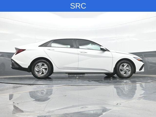 New 2026 White Hyundai SE image 24