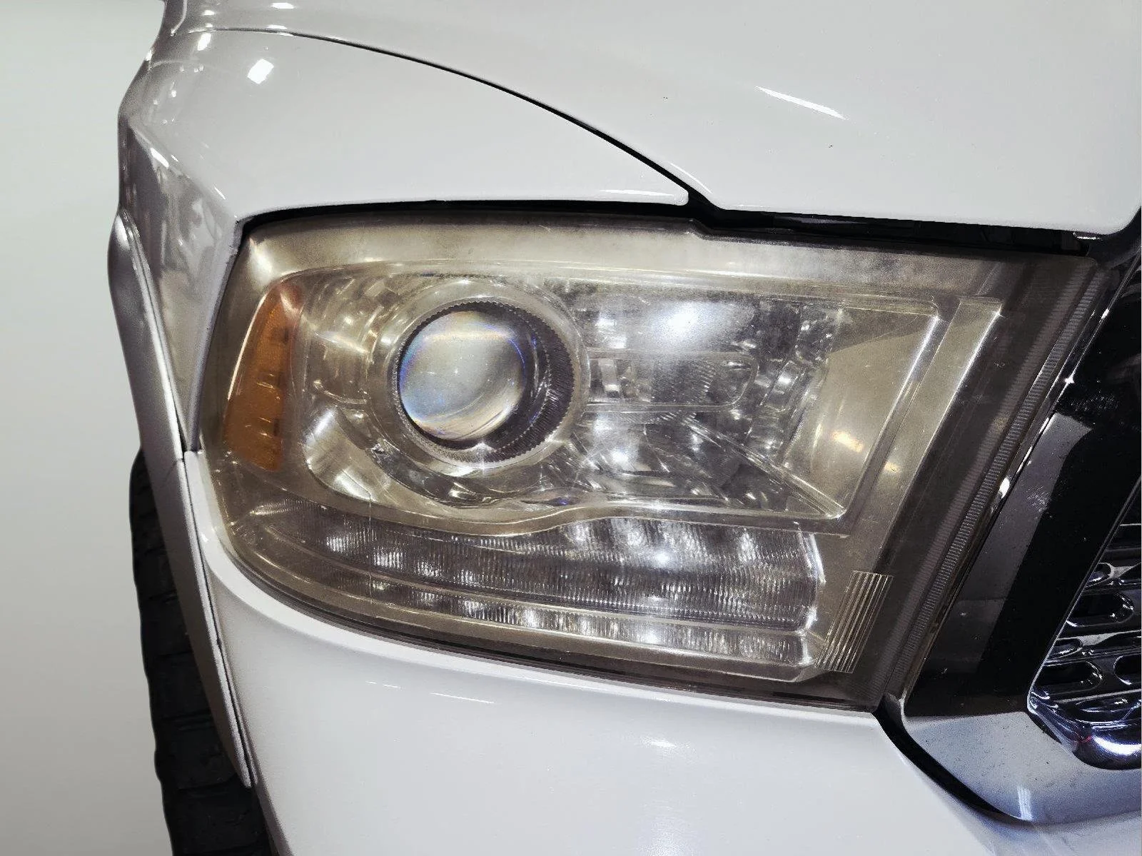 Used 2016 Bright White Clearcoat Ram Laramie image 14