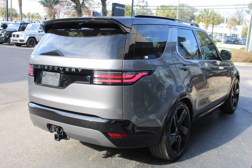 Certified Used 2025  Land Rover Dynamic SE image 7