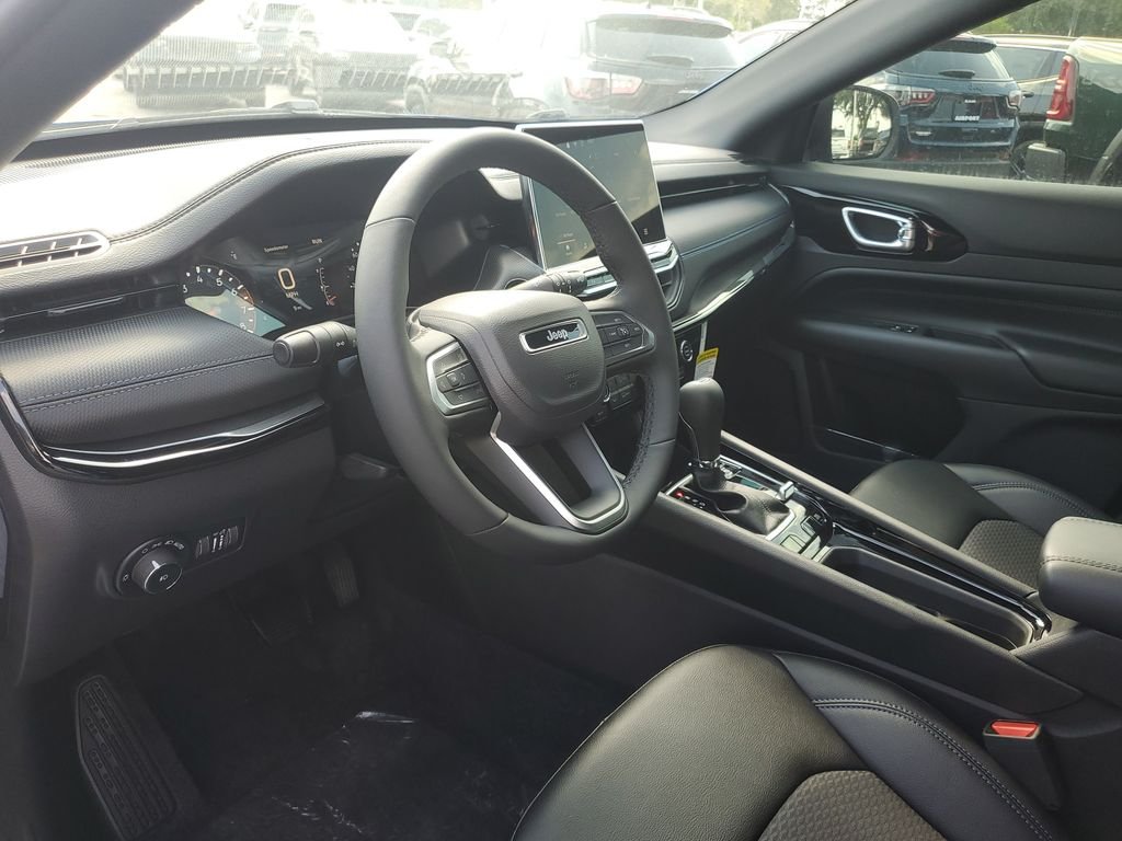 New 2026 Hydro Blue Pearlcoat Jeep Latitude image 11