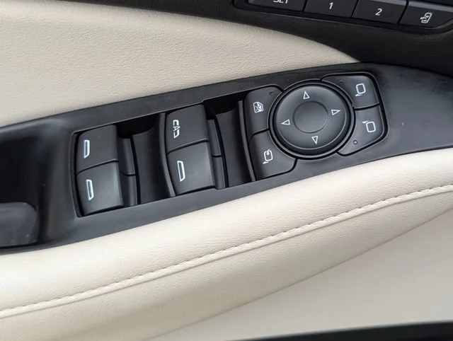 Used 2024 Ebony Twilight Metallic Buick Avenir image 20