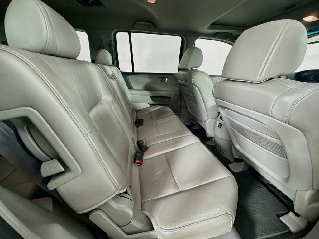 Used 2011 Black Honda EX-L image 33