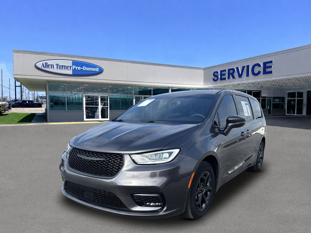 Used 2022 Granite Crystal Metallic Clearcoat Chrysler Touring L image 4