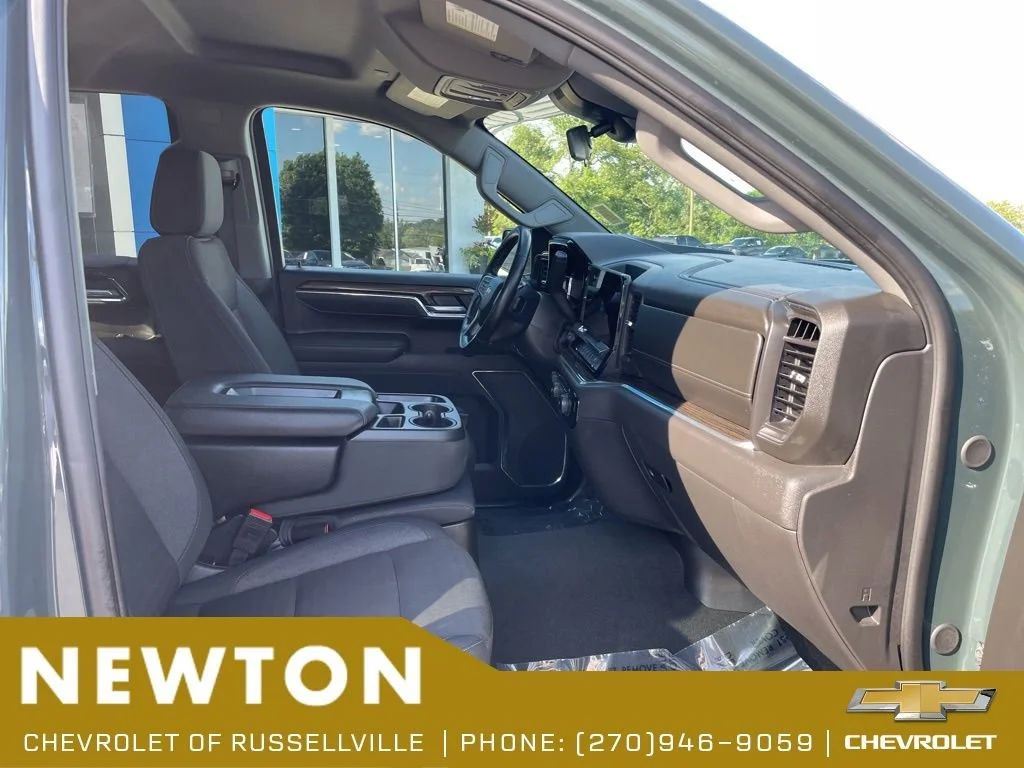 Used 2025 Cypress Gray Chevrolet LT image 21