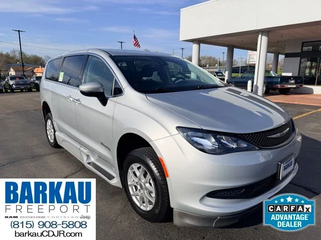 2023 Chrysler Voyager LX's photo