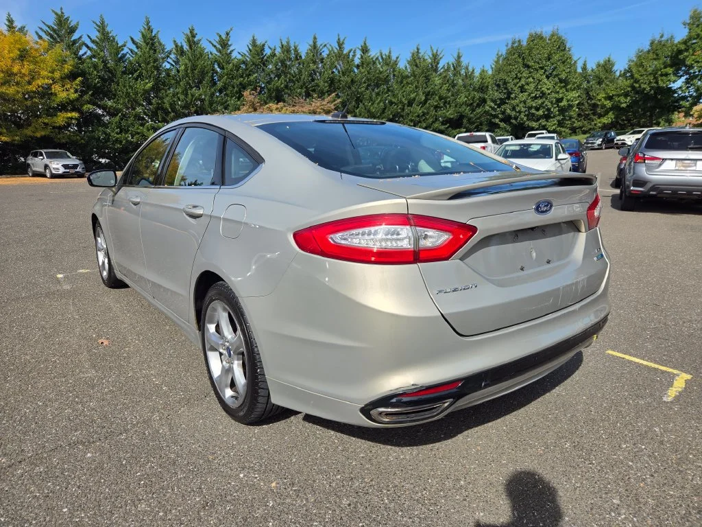 Used 2015 Gold Ford SE image 5