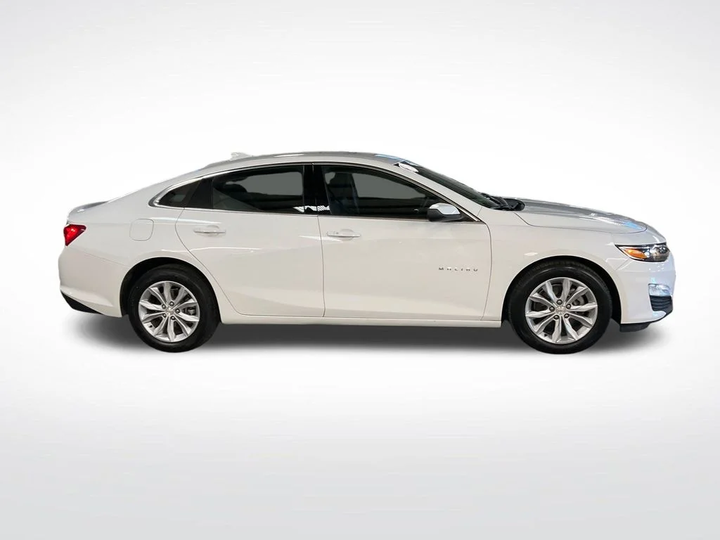 Used 2025 White Chevrolet LT image 7