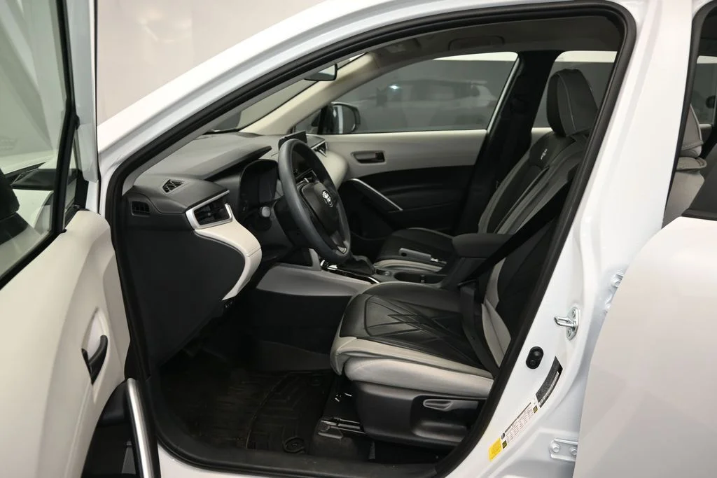 Used 2025 Beige Toyota L image 13