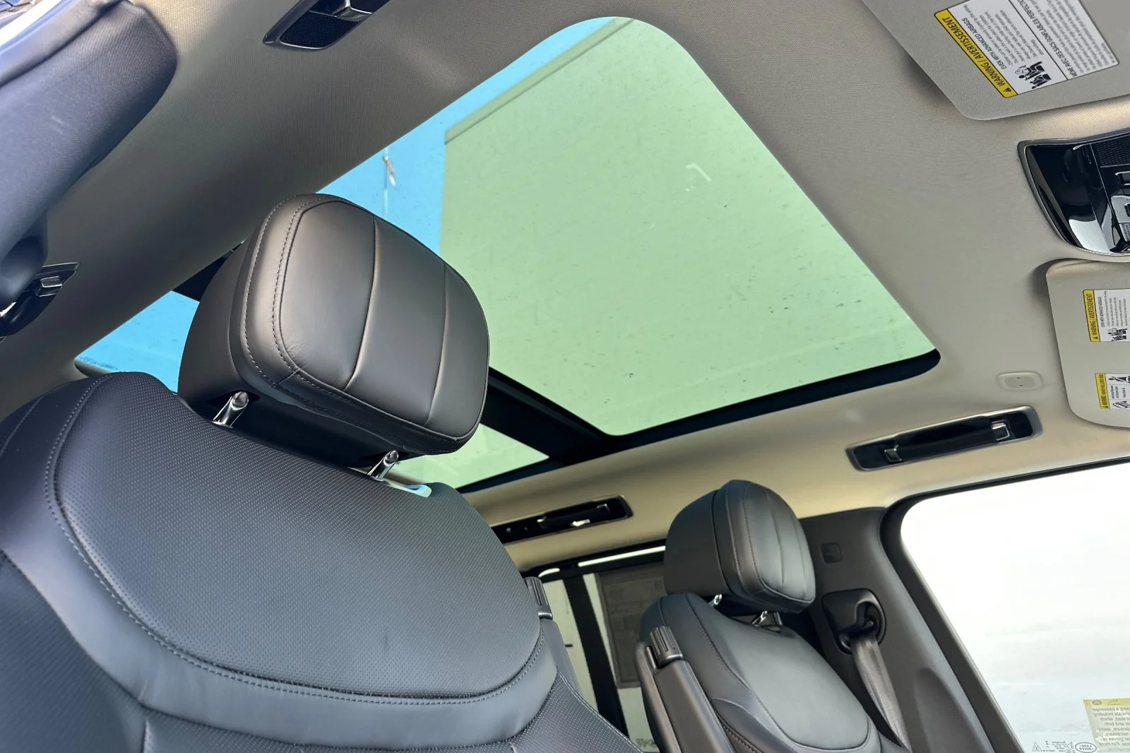 New 2026 Fuji White Land Rover SE image 16