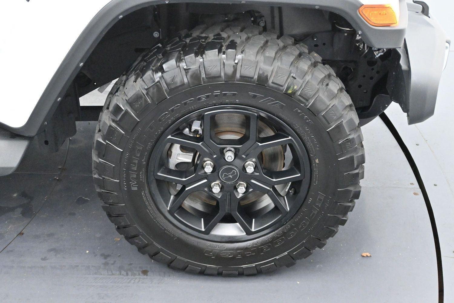 Used 2025 White Jeep High Tide image 30