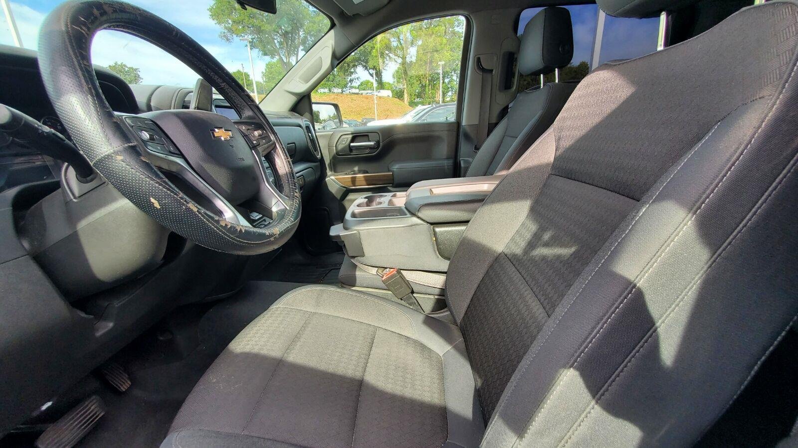 Used 2019 BLACK Chevrolet LT image 3