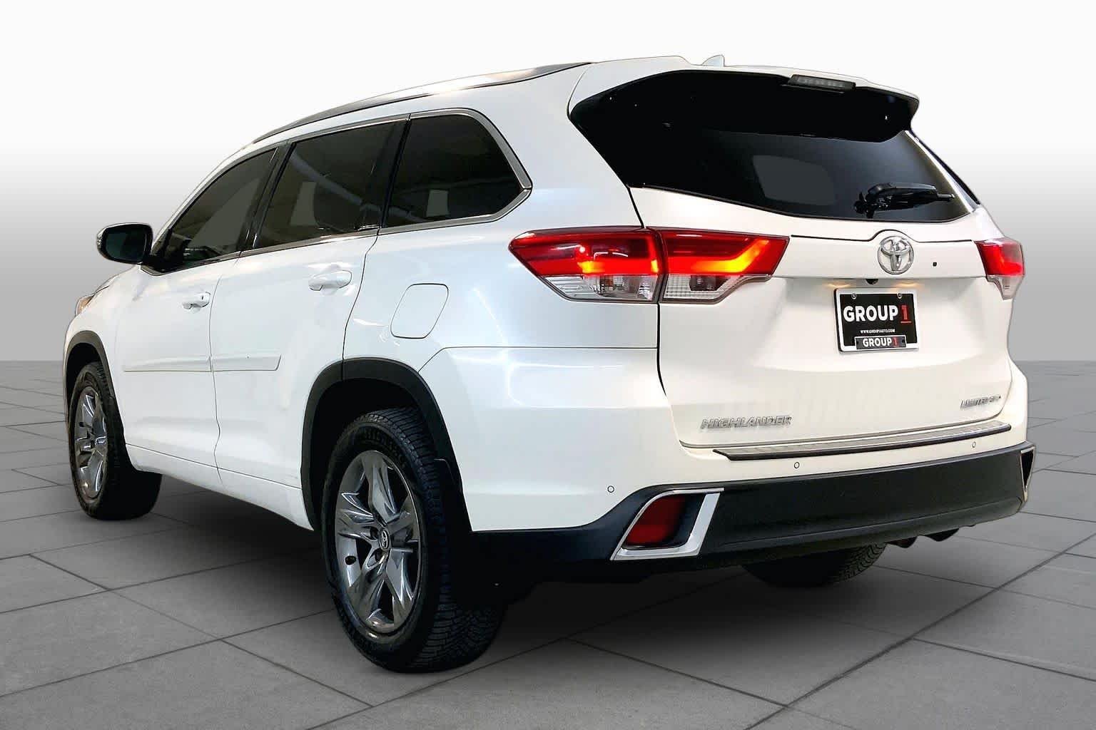 Used 2017 Blizzard Pearl Toyota Limited Platinum image 11
