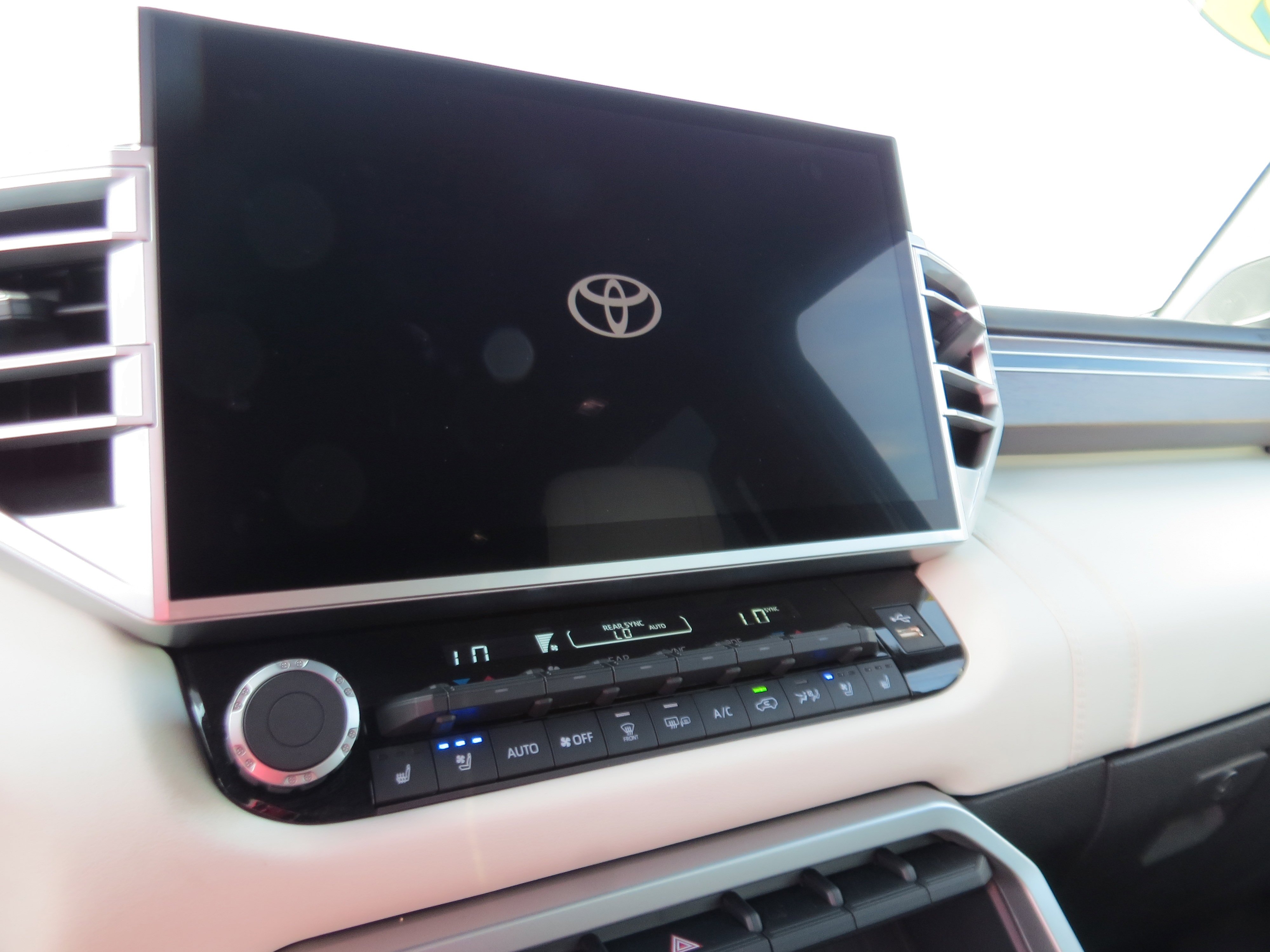 Used 2025  Toyota SR5 image 22