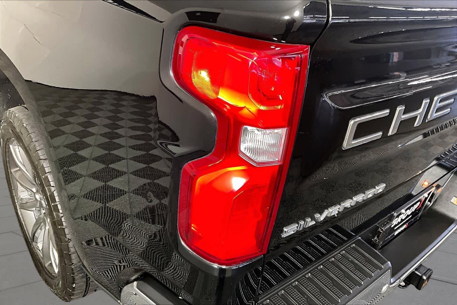 Used 2022 Black Chevrolet LTZ image 27