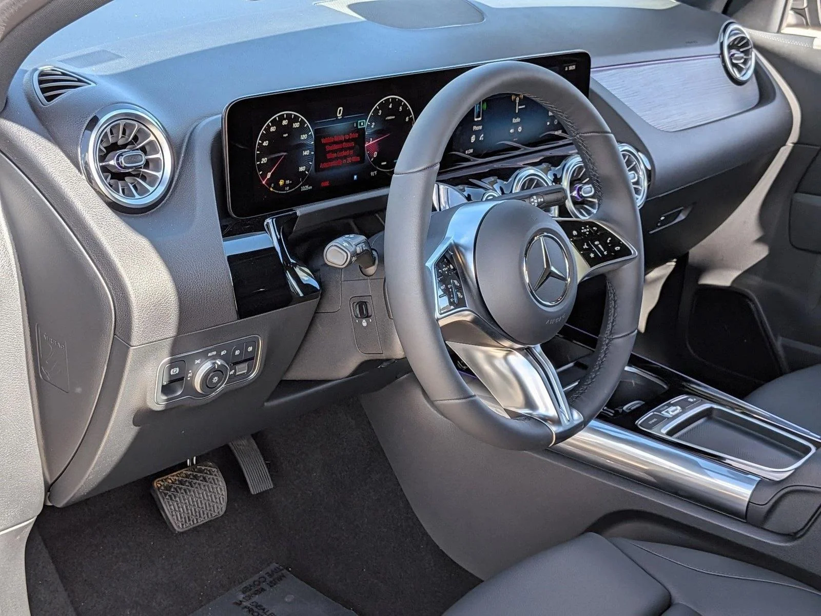 Used 2026 Mountain Grey Metallic Mercedes-Benz GLA 250 image 3
