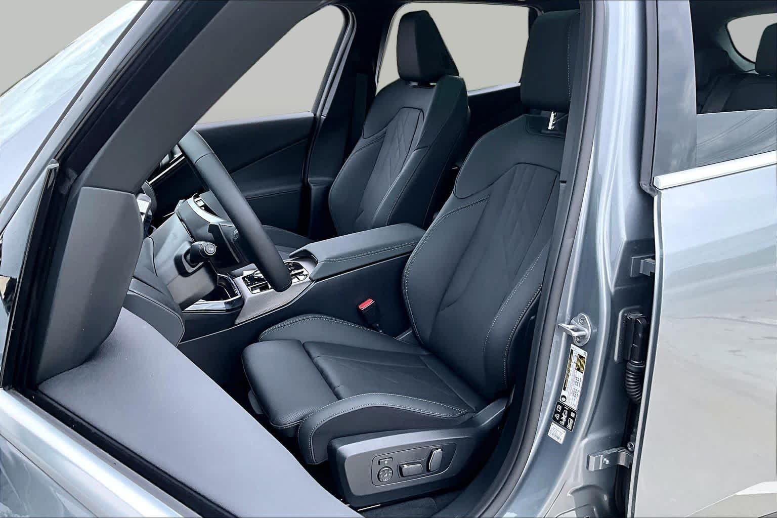 Used 2026 Skyscraper Grey Metallic BMW 30 xDrive image 7
