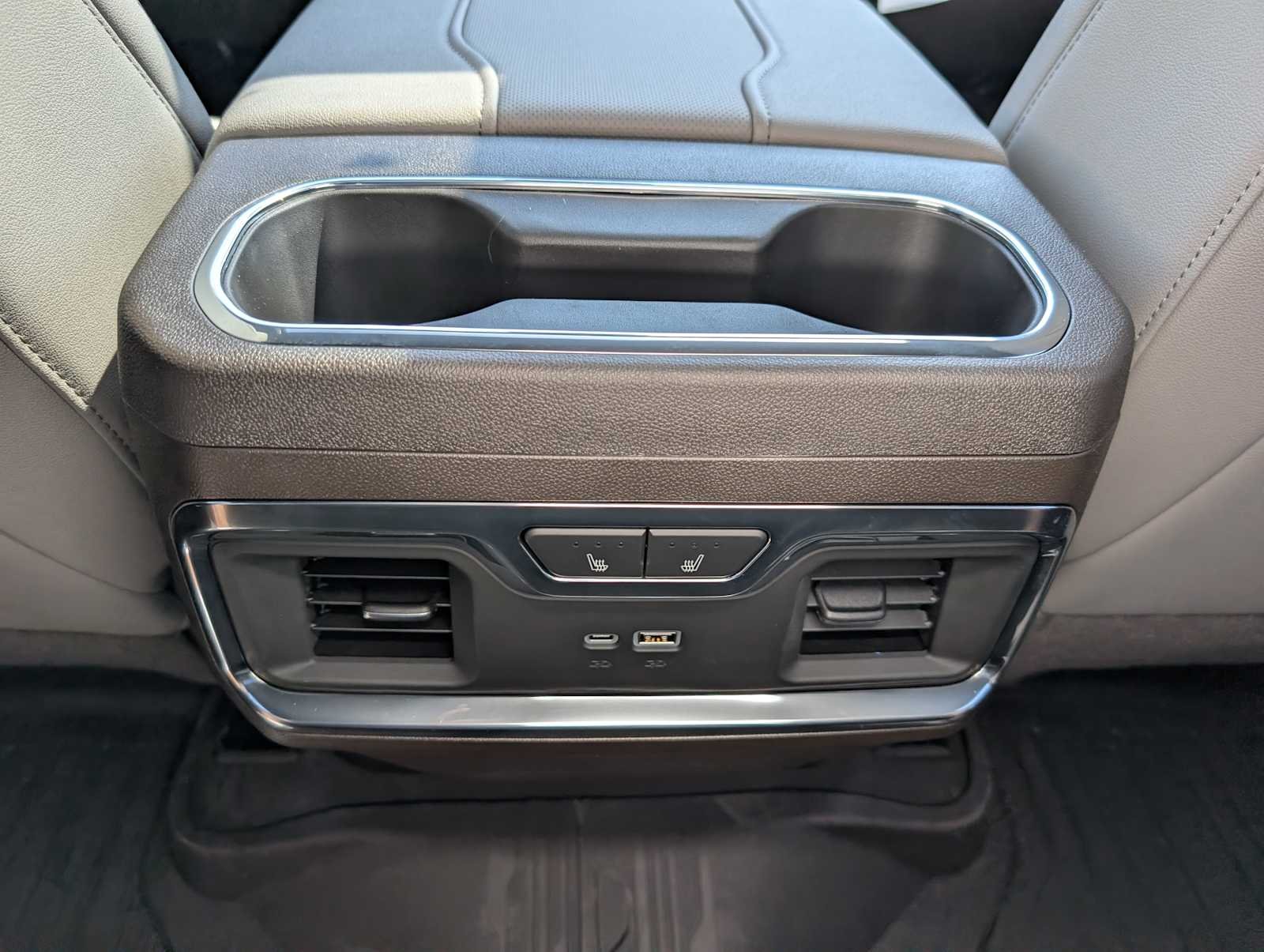 2026 GMC Sierra 1500 SLT - Photo 18