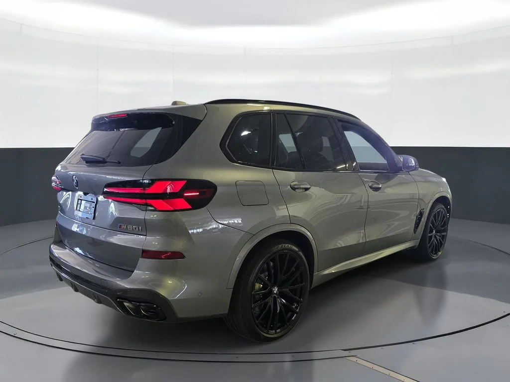 New 2026 Skyscraper Grey Metallic BMW M60i image 3