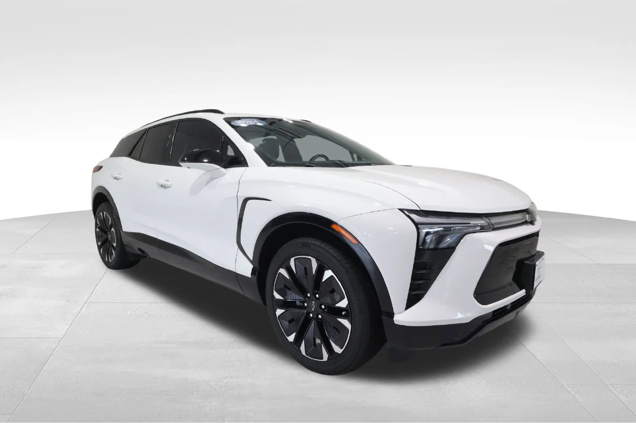 Certified Used 2024 Summit White Chevrolet RS image 6
