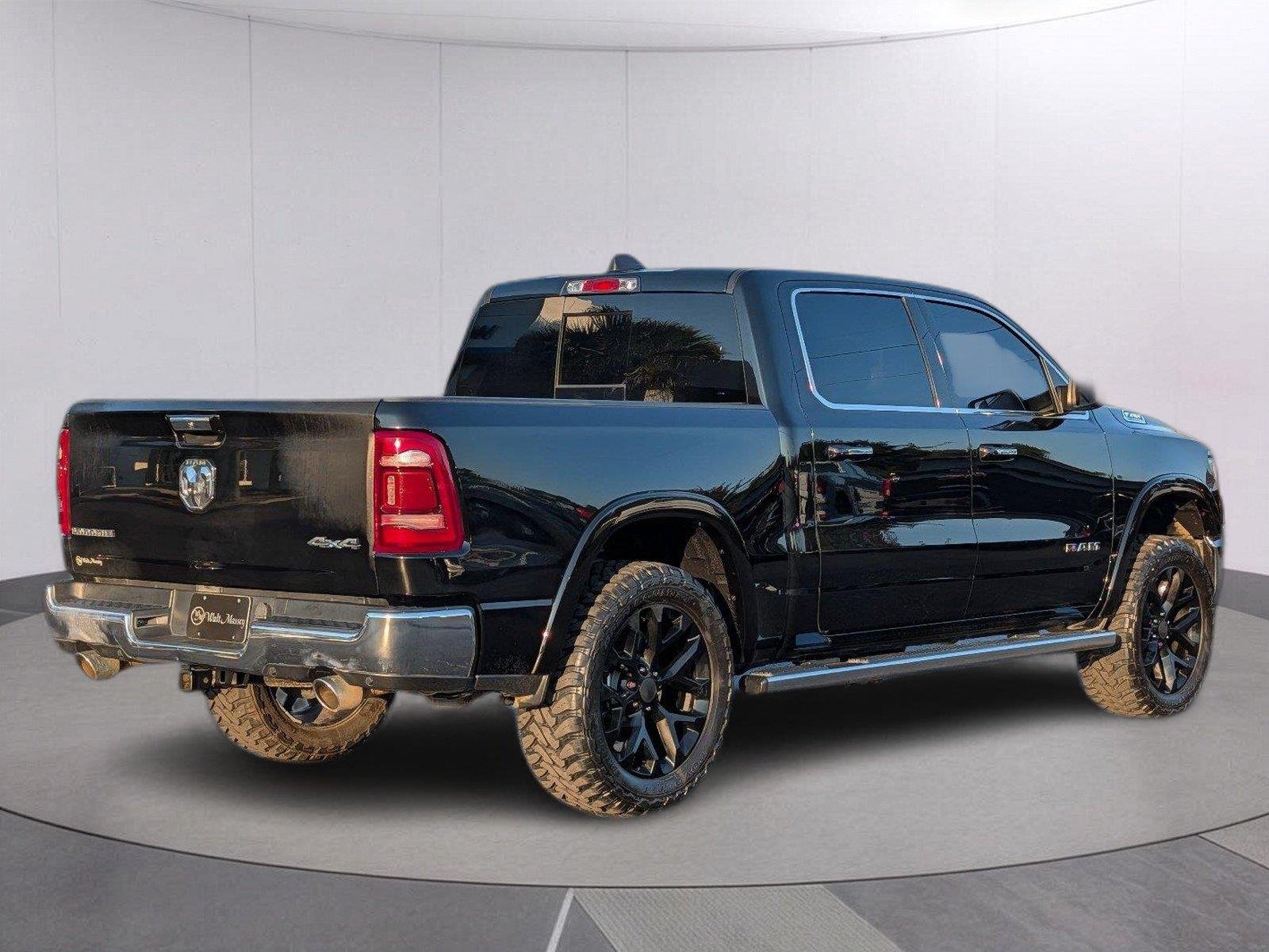Used 2021 Diamond Black Crystal Pearlcoat Ram Laramie image 7