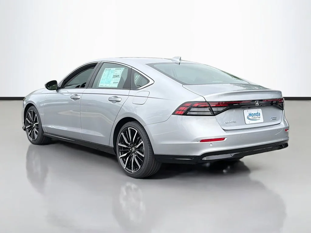 New 2026 Solar Silver Metallic Honda Touring image 7