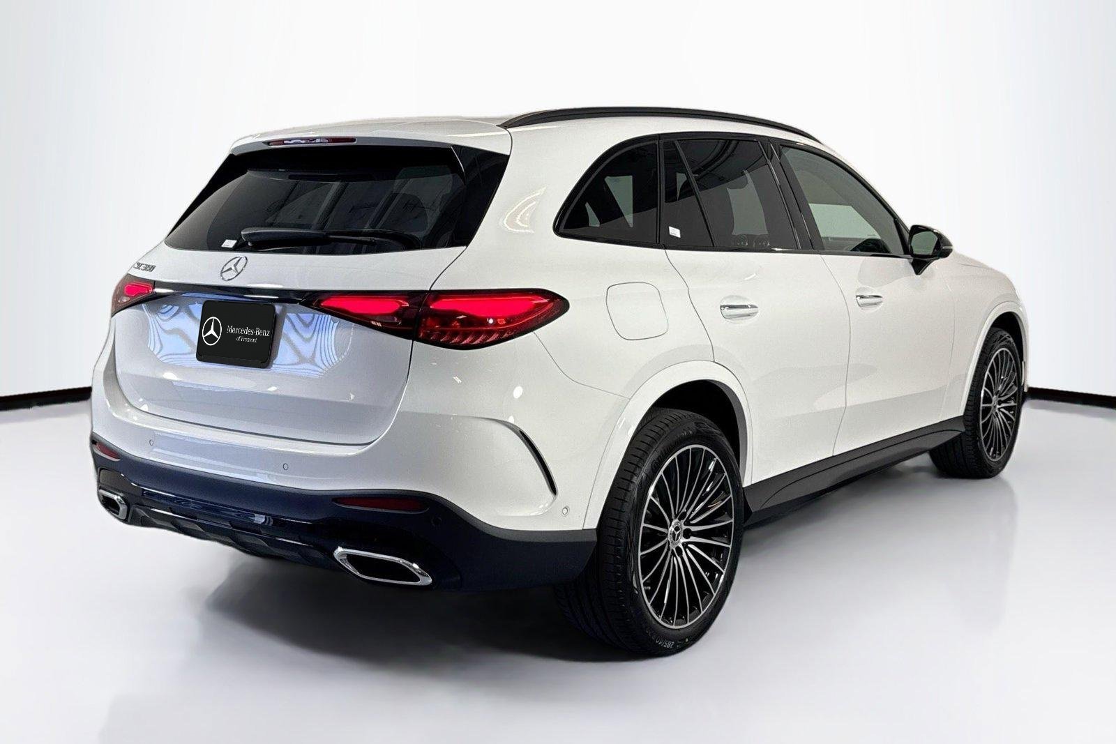 New 2026 Polar White Mercedes-Benz GLC 300 image 5