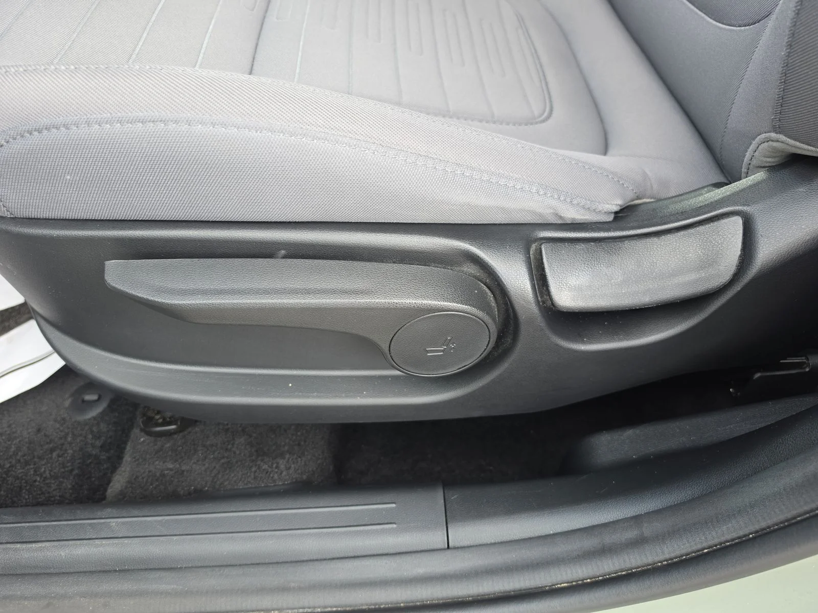 Used 2024 Green Hyundai SE image 22