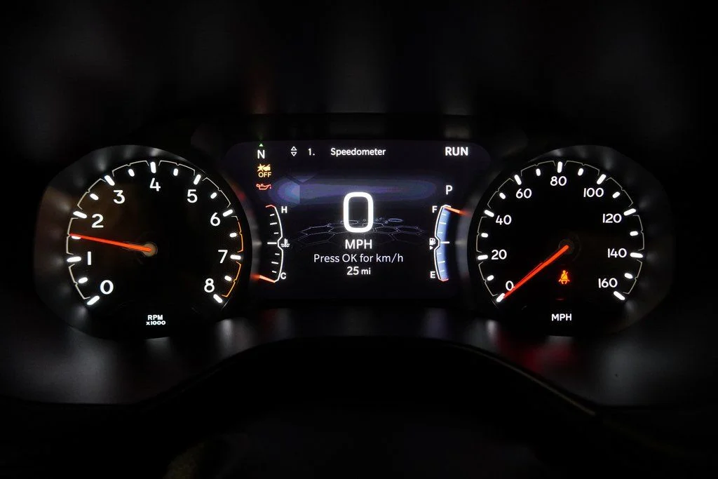 New 2026 Diamond Black Crystal Pearlcoat Jeep Latitude image 20