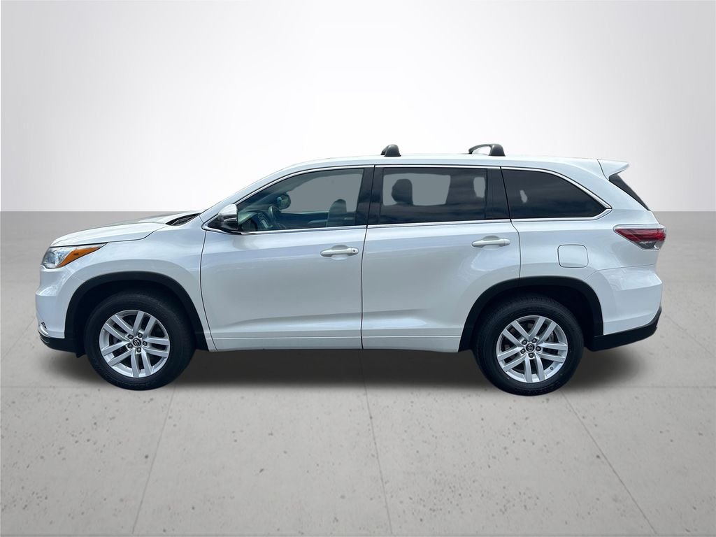 Used 2016 White Toyota LE image 10