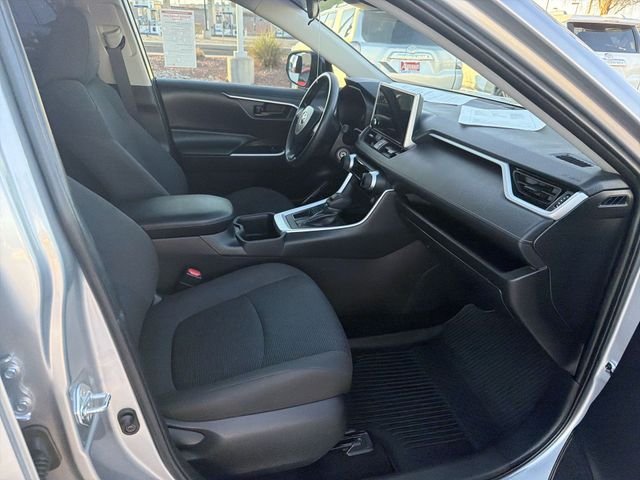 2025 Toyota RAV4 LE - Photo 26