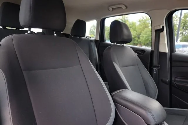 Used 2015  Ford S image 37